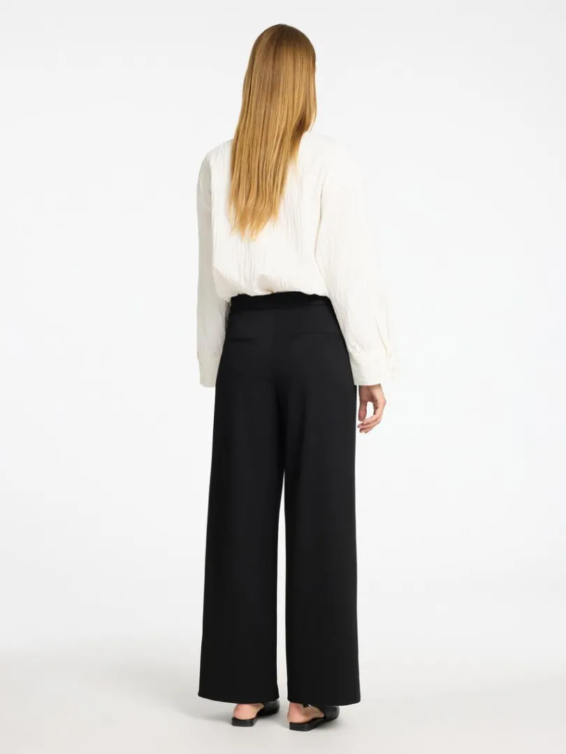 asymmetrisk_brede_bukser_4.webp Bukser>SELECTED ASYMMETRISK BREDE BUKSER Black