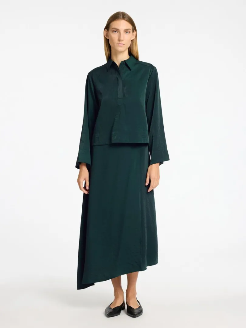 asymmetrisk_maxinederdel_2.webp Nederdele>SELECTED ASYMMETRISK MAXINEDERDEL Green