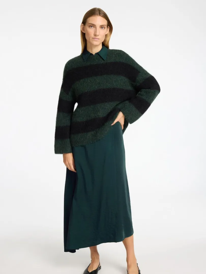 asymmetrisk_maxinederdel_3.webp Nederdele>SELECTED ASYMMETRISK MAXINEDERDEL Green