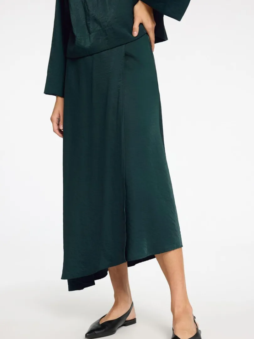 asymmetrisk_maxinederdel_4.webp Nederdele>SELECTED ASYMMETRISK MAXINEDERDEL Green