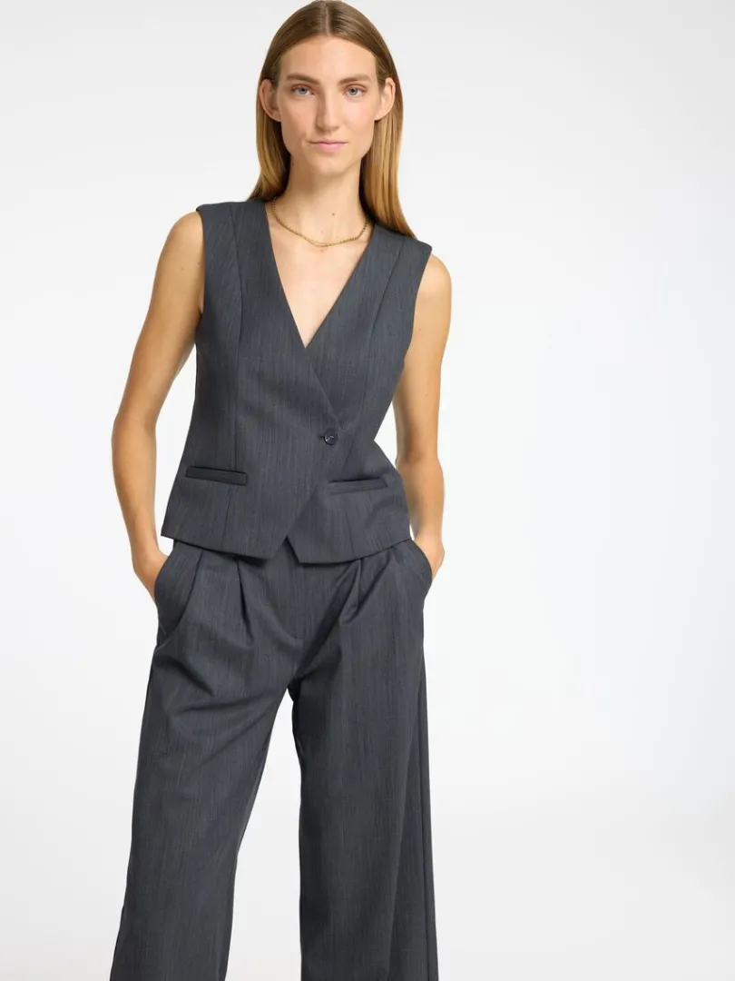 asymmetrisk_vest_2.webp Toppe Og Bluser>SELECTED ASYMMETRISK VEST Grey