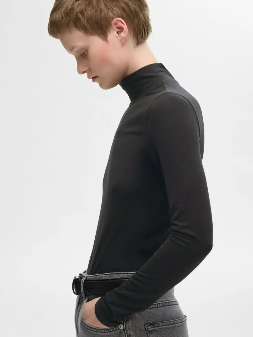 basic_hj_hals_top_med_lan_2-1.webp T-shirts>SELECTED BASIC HØJ HALS TOP MED LANGE ÆRMER Black