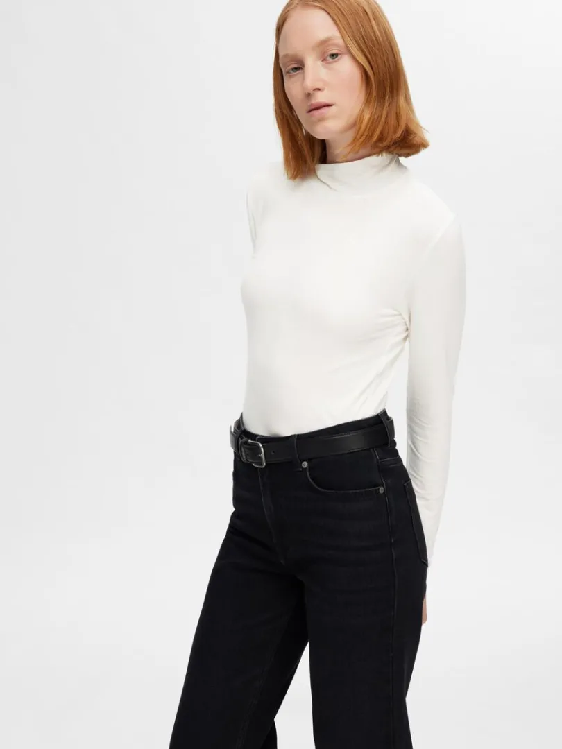 basic_hj_hals_top_med_lan_2.webp T-shirts>SELECTED BASIC HØJ HALS TOP MED LANGE ÆRMER White