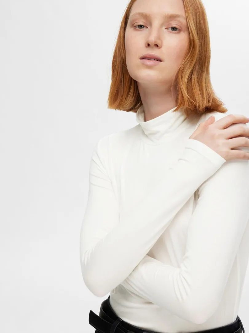 basic_hj_hals_top_med_lan_3.webp T-shirts>SELECTED BASIC HØJ HALS TOP MED LANGE ÆRMER White