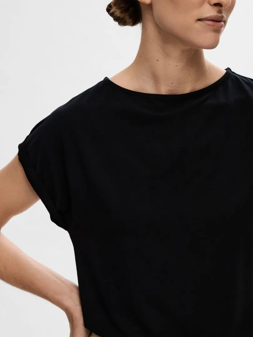 bdudskring_tshirt_3-1.webp T-shirts>SELECTED BÅDUDSKÆRING T-SHIRT Black