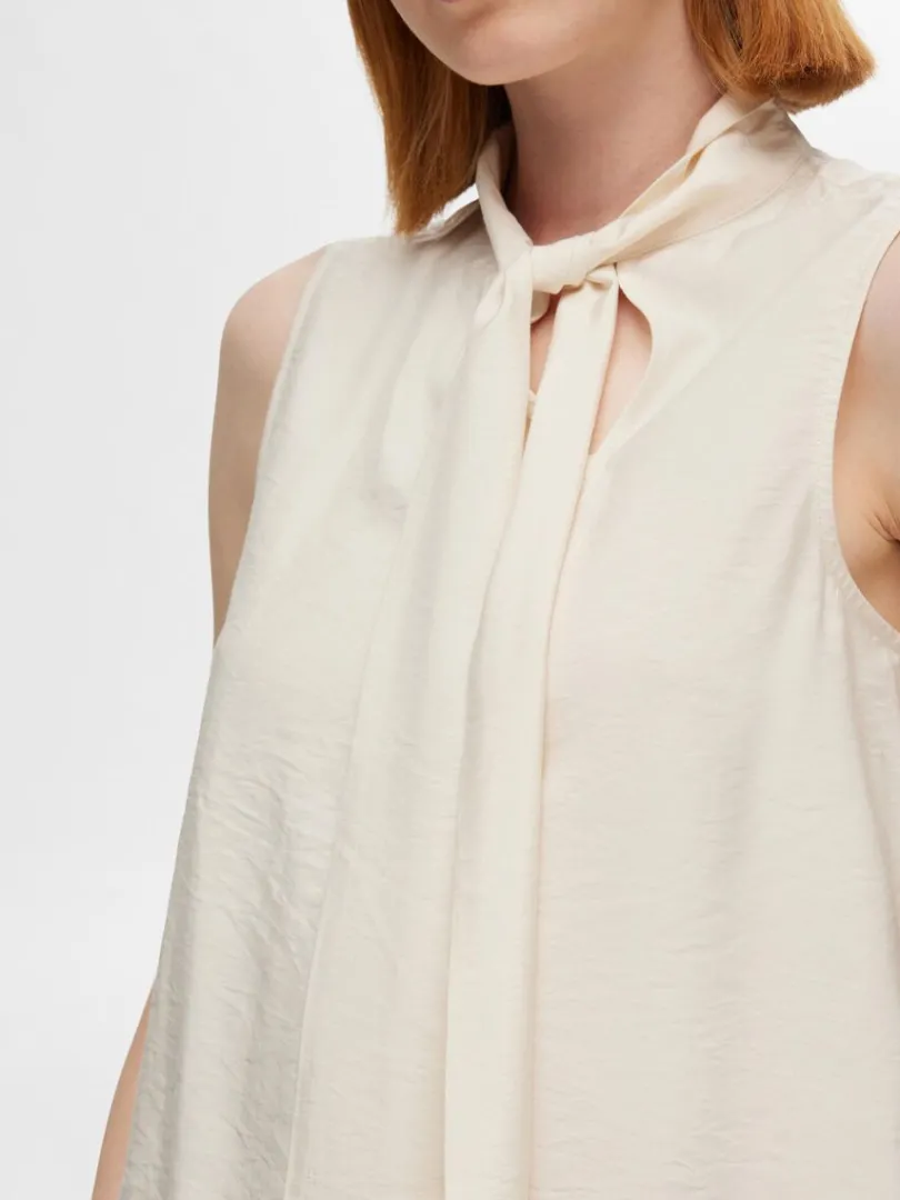 bindelukning_i_hals_top_u_3.webp Toppe Og Bluser>SELECTED BINDELUKNING I HALS TOP UDEN ÆRMER Beige