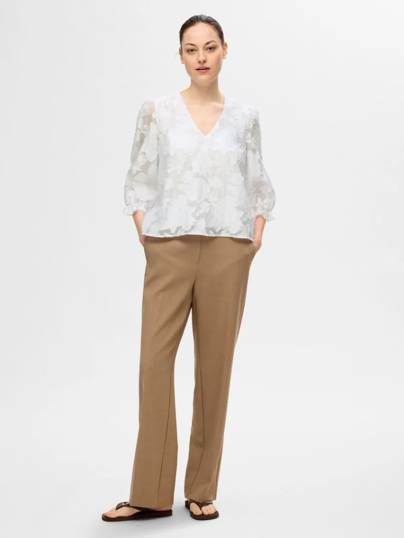 blomsterprintet_bluse_1-3.webp Toppe Og Bluser>SELECTED BLOMSTERPRINTET BLUSE White