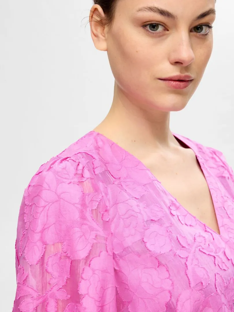 blomsterprintet_bluse_3-1.webp Toppe Og Bluser>SELECTED BLOMSTERPRINTET BLUSE Pink