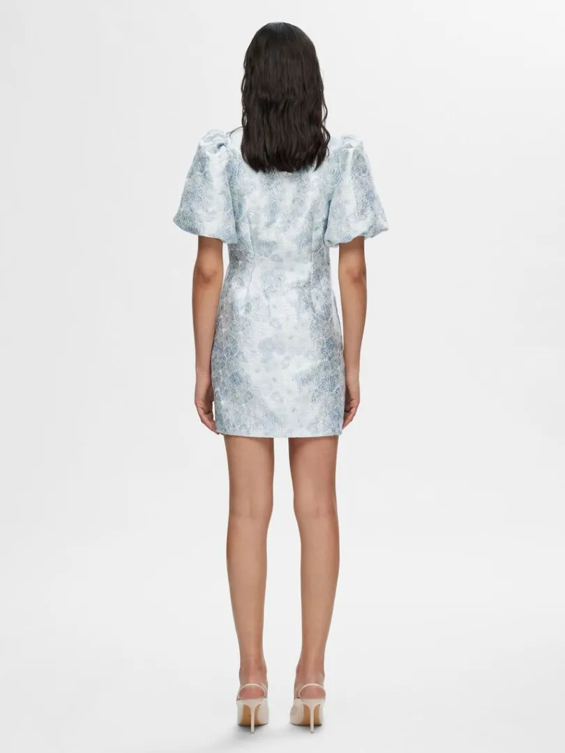 blomstret_jacquard_kort_k_4.webp Kjoler>SELECTED BLOMSTRET JACQUARD KORT KJOLE Blue