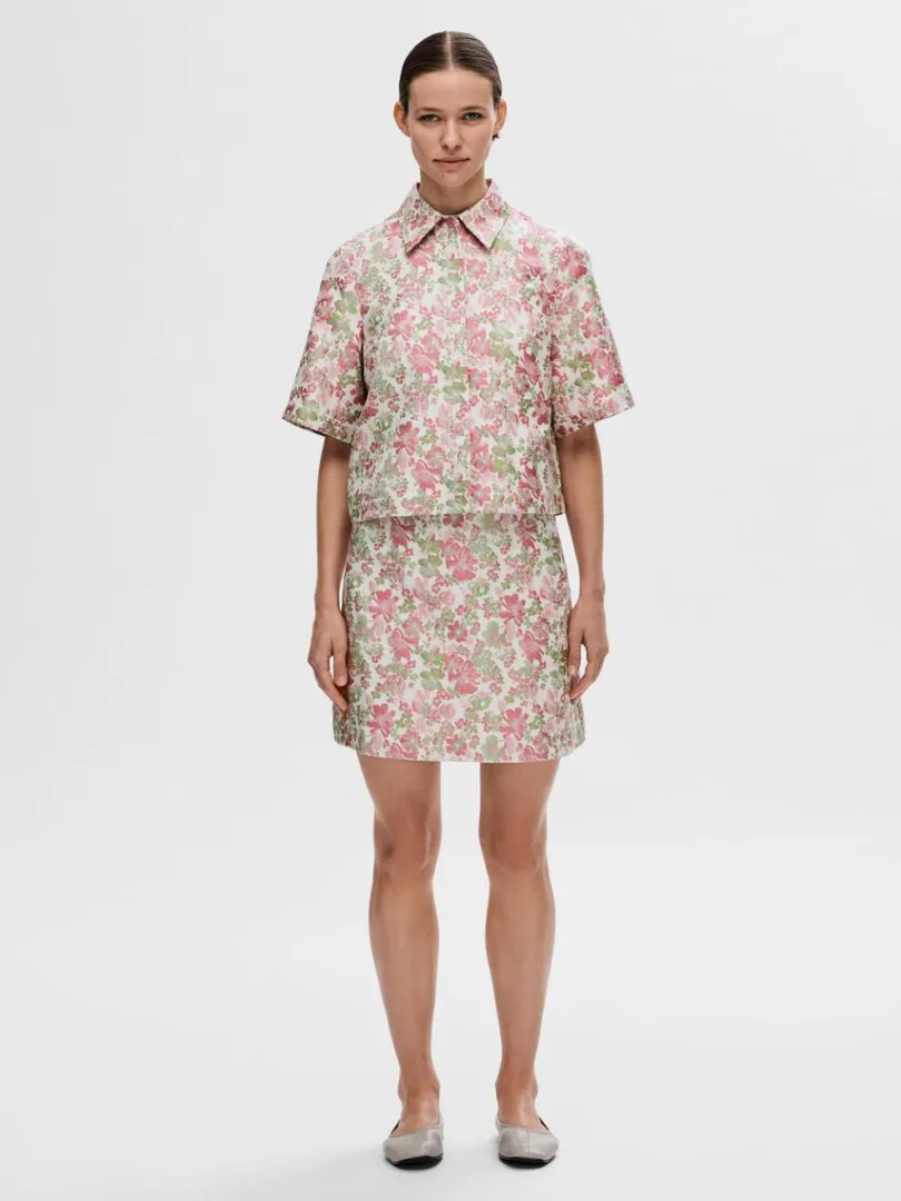 blomstret_jacquard_minine_2-2.webp Nederdele>SELECTED BLOMSTRET JACQUARD MININEDERDEL Coloured