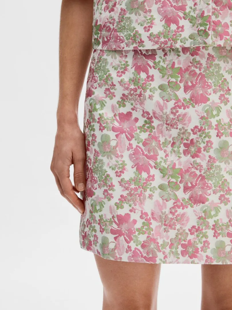 blomstret_jacquard_minine_4-2.webp Nederdele>SELECTED BLOMSTRET JACQUARD MININEDERDEL Coloured