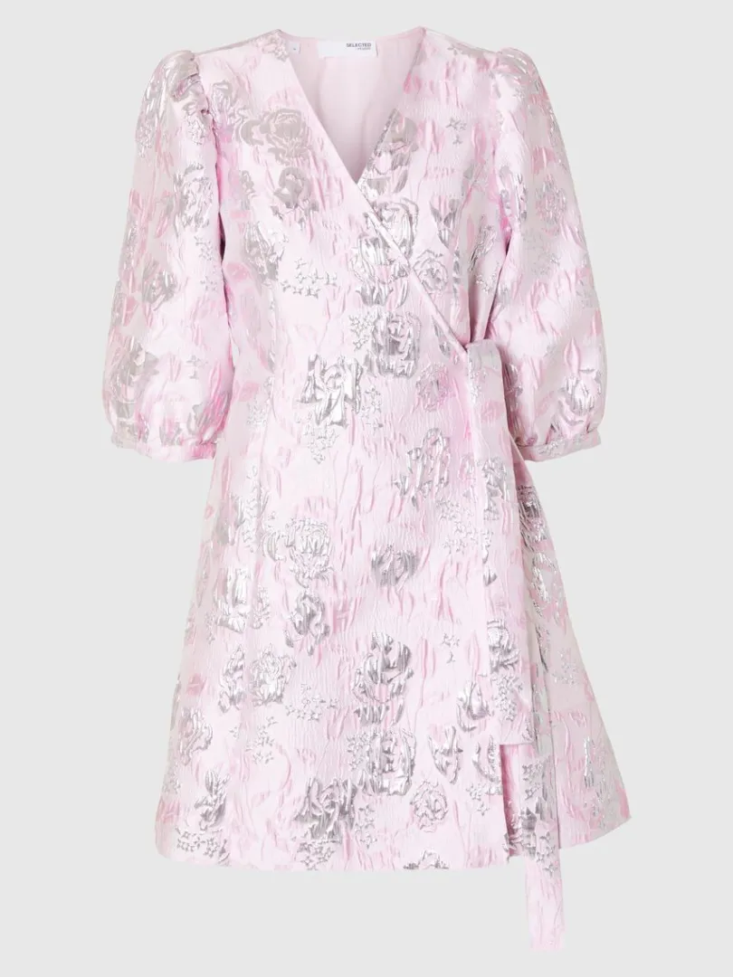 blomstret_jacquard_sl_om__5.webp Kjoler>SELECTED BLOMSTRET JACQUARD SLÅ OM KJOLE Pink