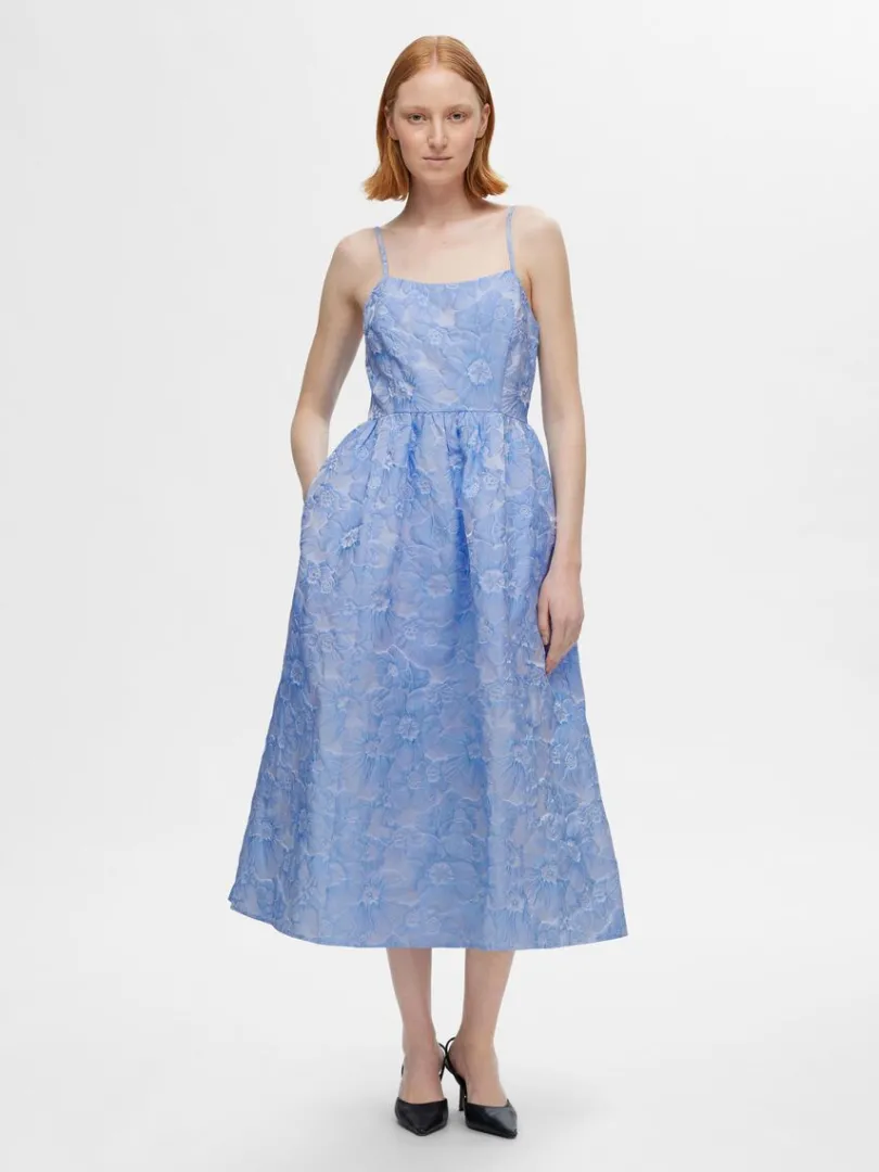 blomstret_midikjole_0.webp Kjoler>SELECTED BLOMSTRET MIDIKJOLE Blue