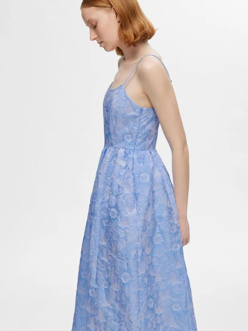 blomstret_midikjole_2.webp Kjoler>SELECTED BLOMSTRET MIDIKJOLE Blue