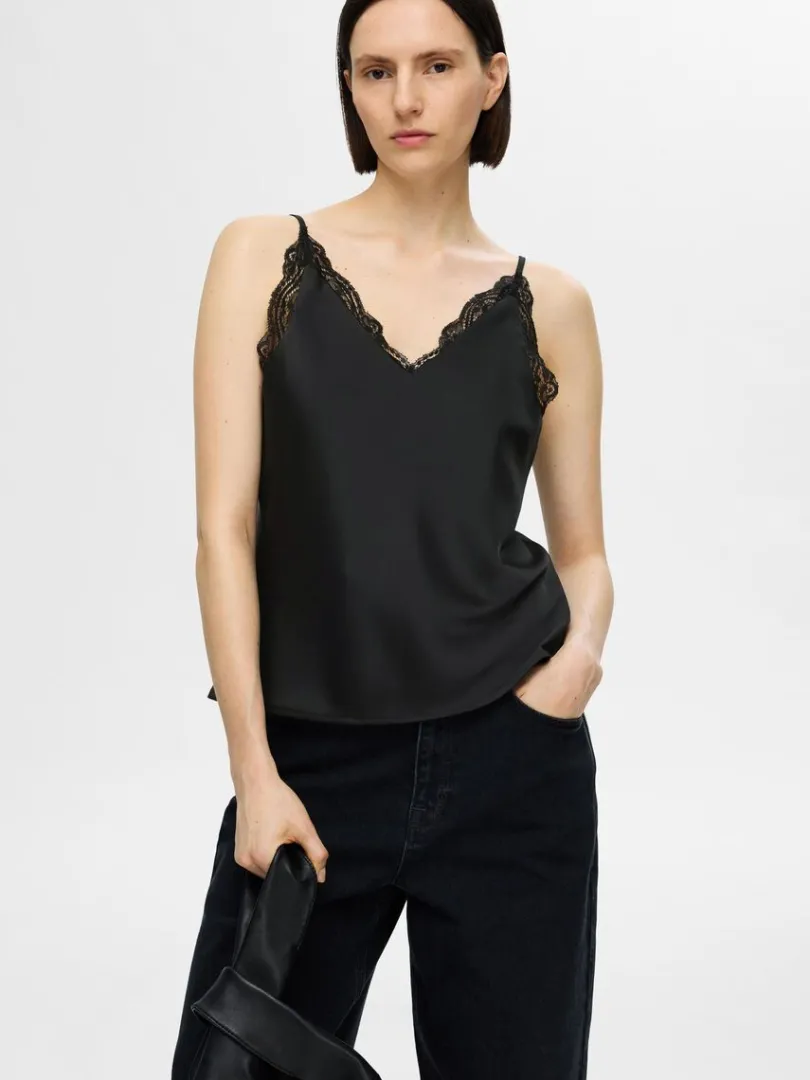 blonde_stroptop_2.webp Toppe Og Bluser>SELECTED BLONDE STROPTOP Black