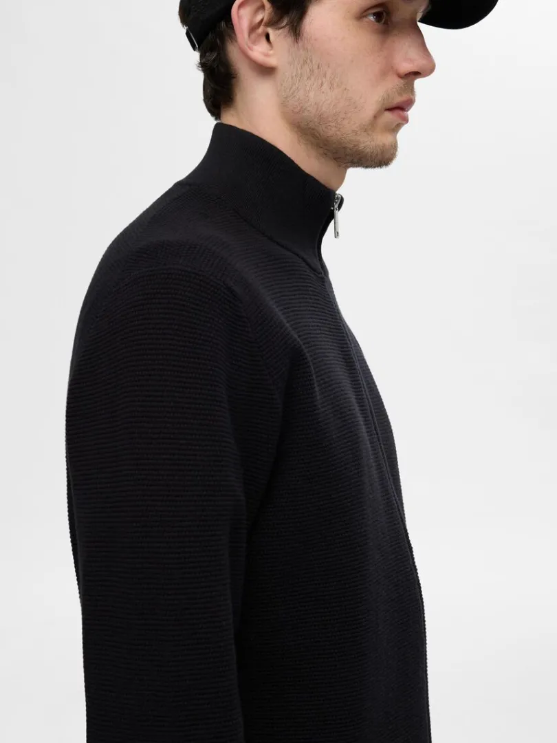 bomuld_cardigan_med_lynl_2.webp Strik>SELECTED 100% BOMULD CARDIGAN MED LYNLÅS Black