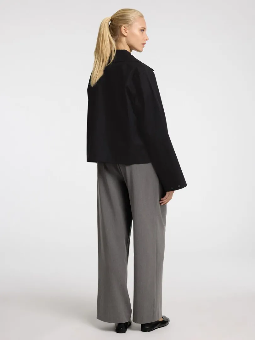 bomuld_kort_jakke_4.webp Overtøj>SELECTED 100% BOMULD KORT JAKKE Black