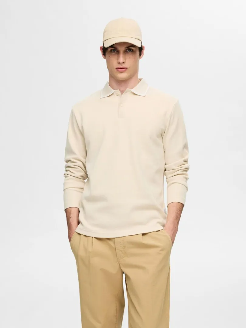 bomuld_langrmet_polo_0.webp Poloer>SELECTED 100% BOMULD LANGÆRMET POLO Beige
