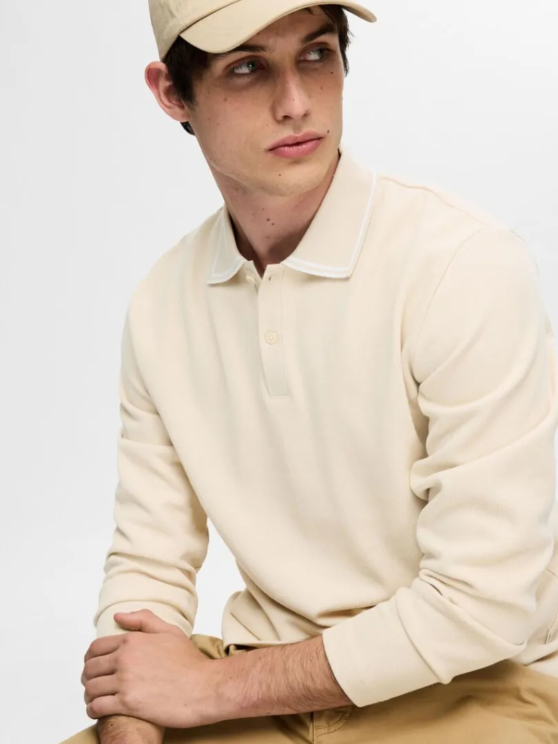 bomuld_langrmet_polo_2.webp Poloer>SELECTED 100% BOMULD LANGÆRMET POLO Beige