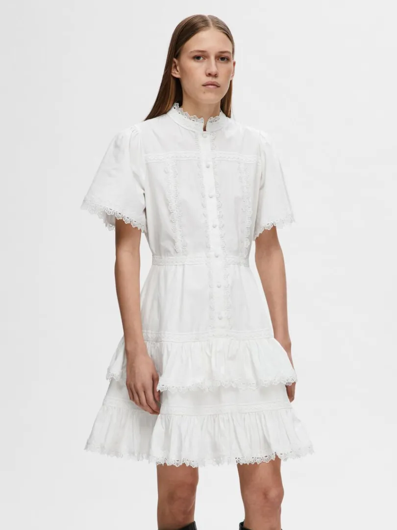 broderet_kort_kjole_0.webp Kjoler>SELECTED BRODERET KORT KJOLE White