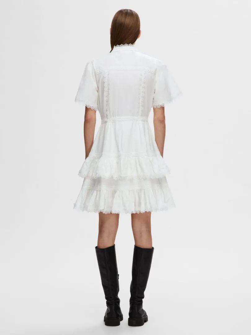 broderet_kort_kjole_4.webp Kjoler>SELECTED BRODERET KORT KJOLE White