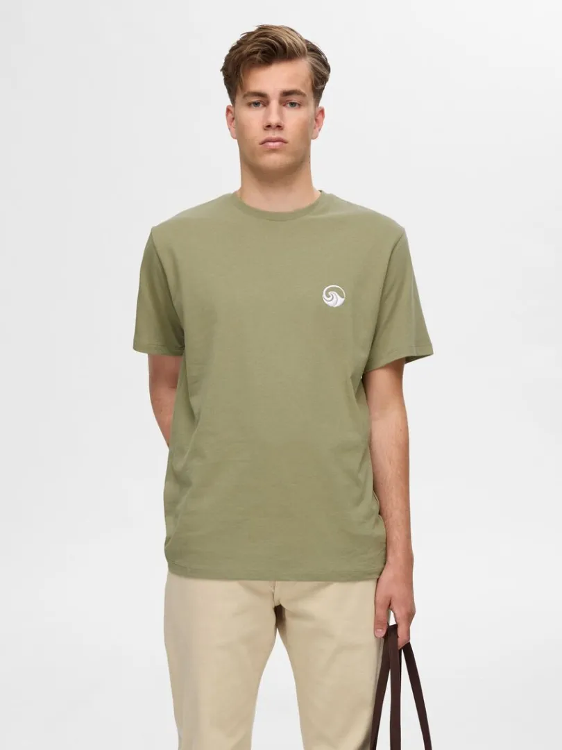 broderet_tshirt_0-3.webp T-shirts>SELECTED BRODERET T-SHIRT Green