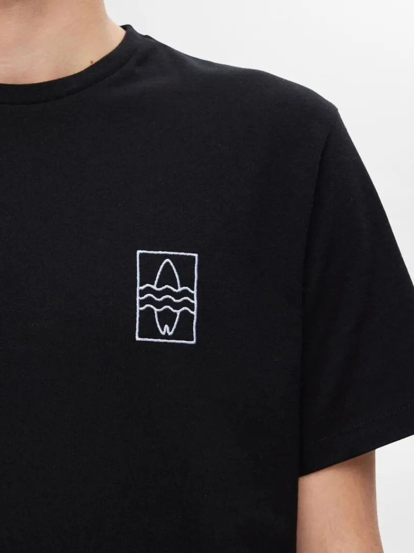 broderet_tshirt_3-4.webp T-shirts>SELECTED BRODERET T-SHIRT Black