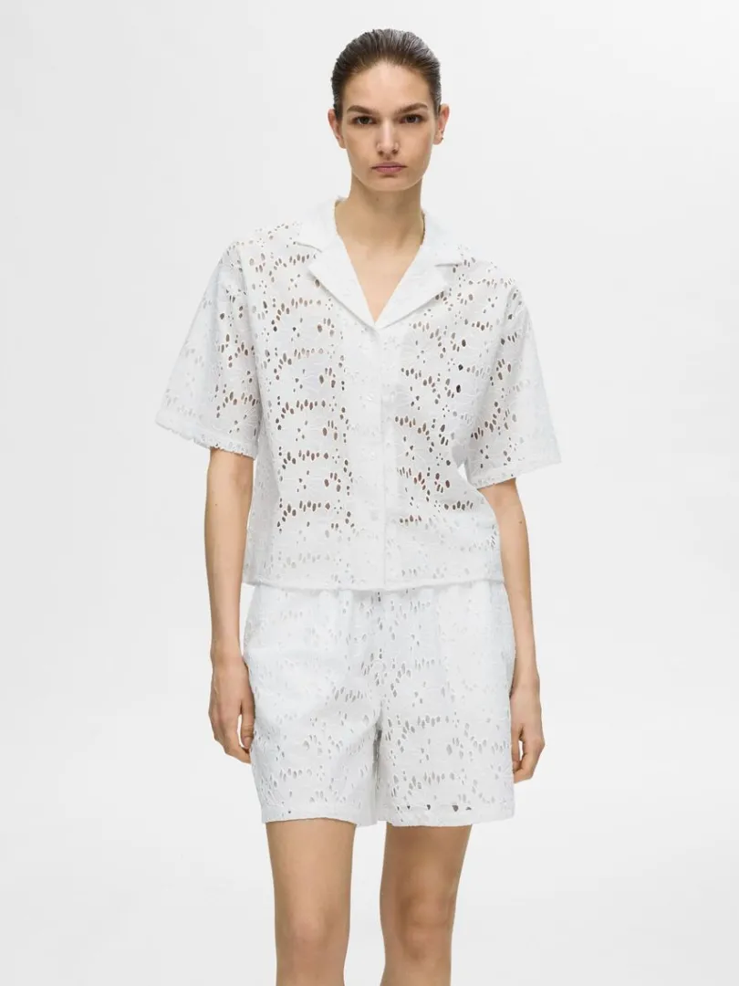 broderie_anglaise_kortrme_0.webp Skjorter>SELECTED BRODERIE ANGLAISE KORTÆRMET SKJORTE White