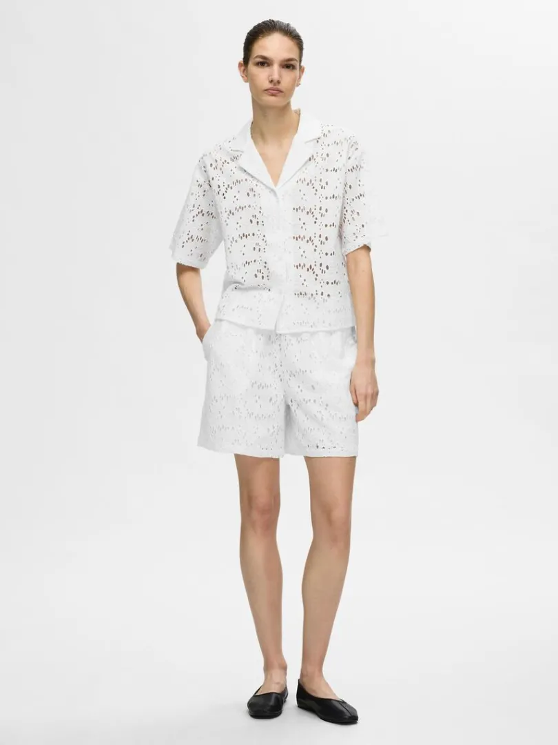 broderie_anglaise_kortrme_1.webp Skjorter>SELECTED BRODERIE ANGLAISE KORTÆRMET SKJORTE White