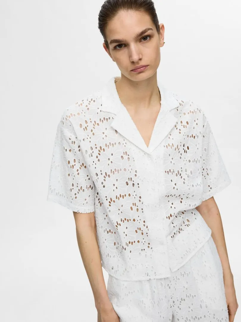 broderie_anglaise_kortrme_2.webp Skjorter>SELECTED BRODERIE ANGLAISE KORTÆRMET SKJORTE White