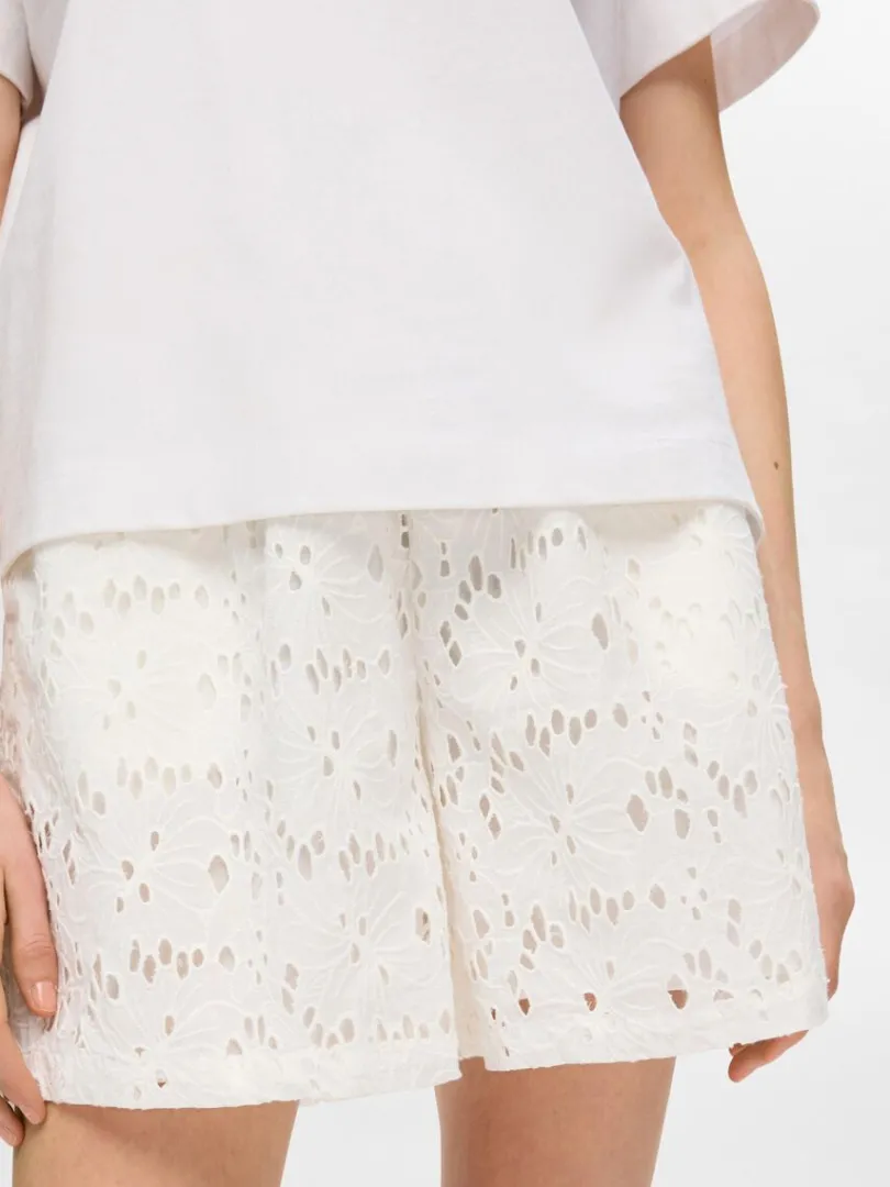broderie_anglaise_shorts_4.webp Shorts>SELECTED BRODERIE ANGLAISE SHORTS White