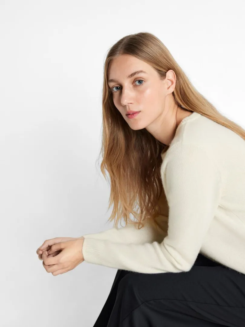 cashmere_striktrje_2-3.webp Strik>SELECTED 100% CASHMERE STRIKTRØJE Beige