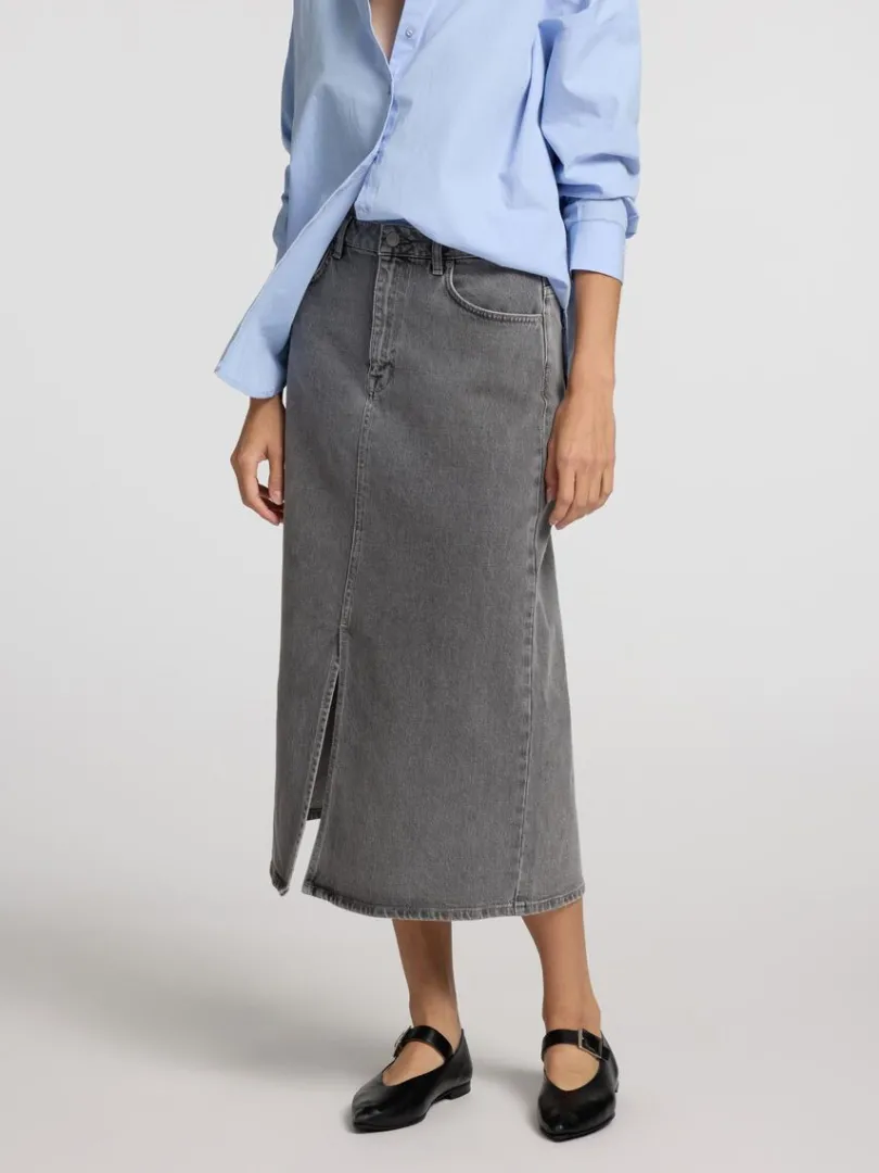 denim_midinederdel_3-3.webp Nederdele>SELECTED DENIM MIDINEDERDEL Grey