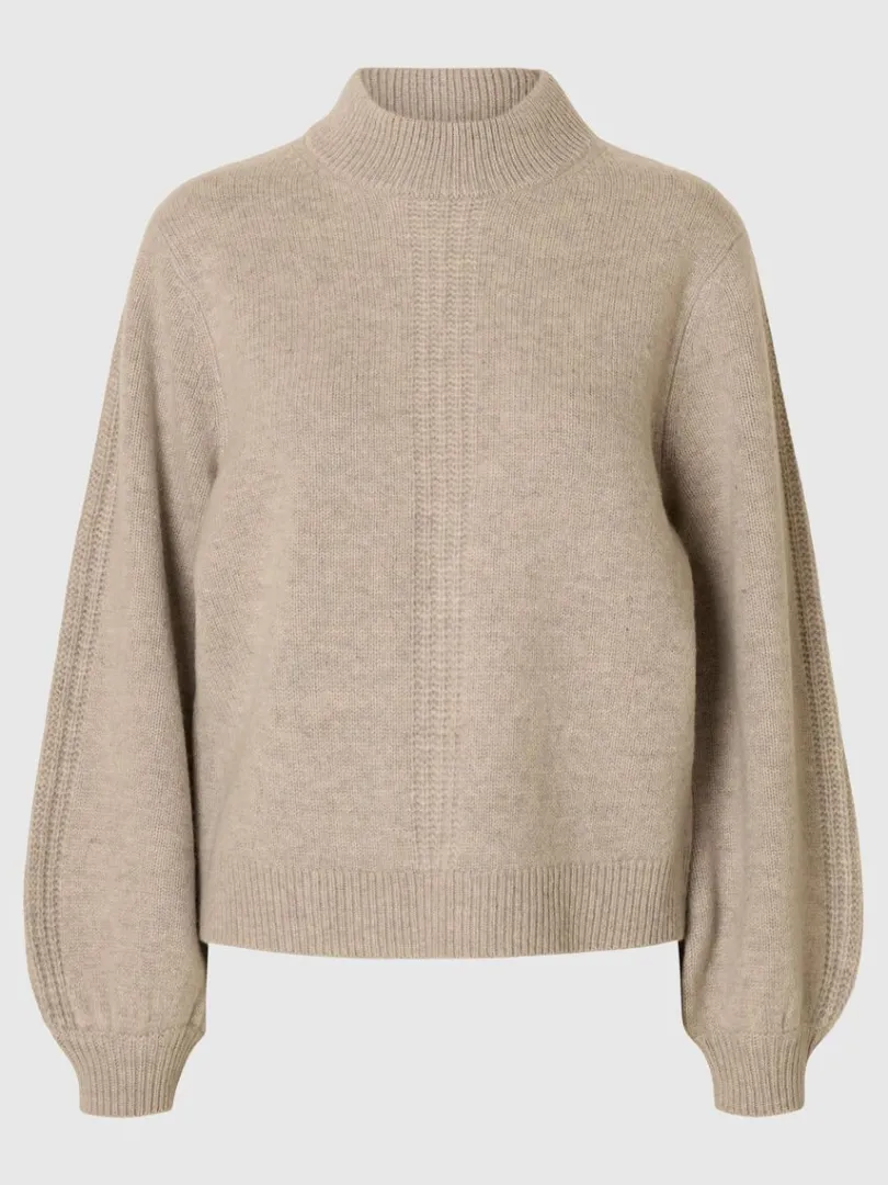 detaljeret_hjhalset_trje_0.webp Strik>SELECTED DETALJERET HØJHALSET TRØJE Beige