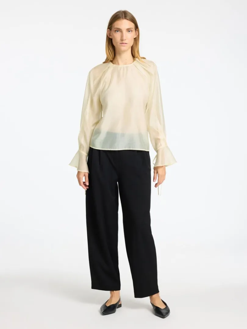 detaljeret_langrmet_bluse_1-1.webp Toppe Og Bluser>SELECTED DETALJERET LANGÆRMET BLUSE Beige