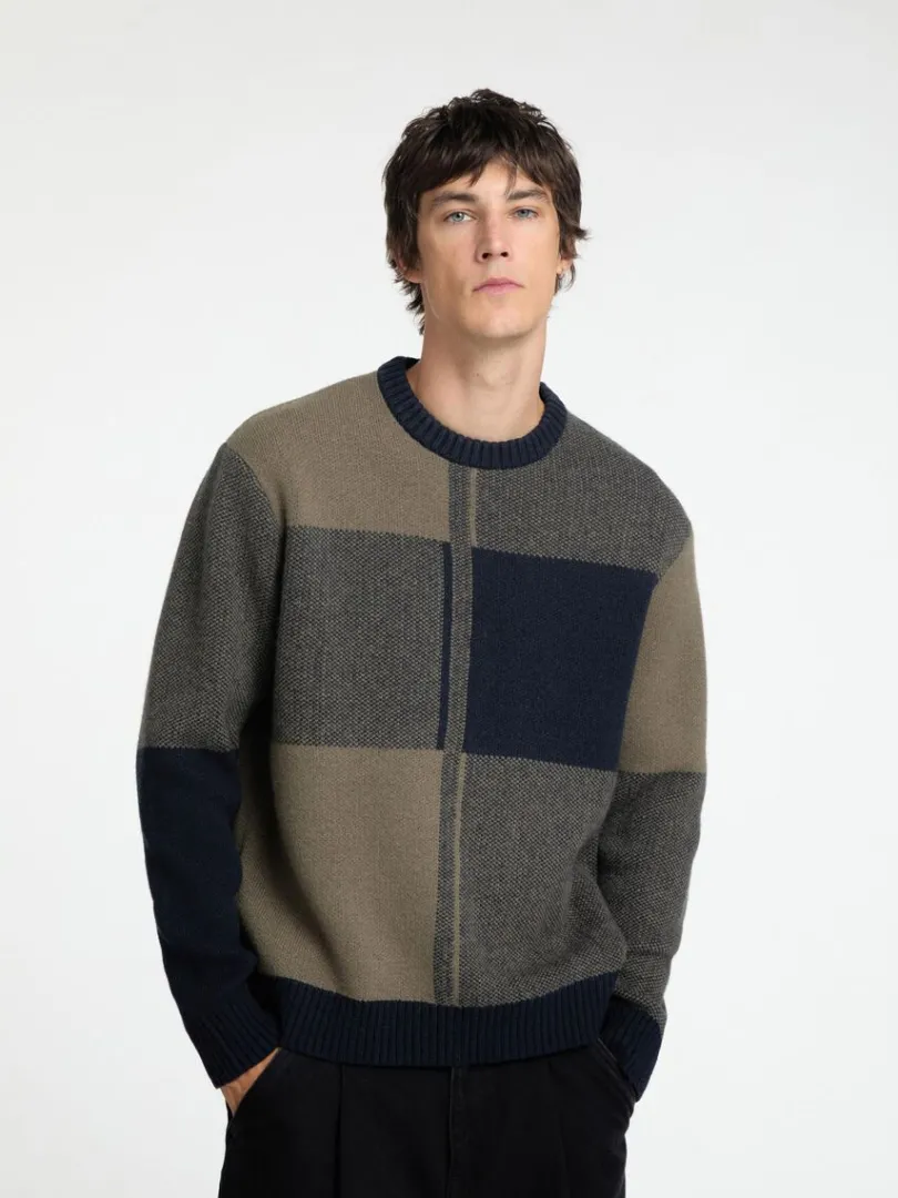 farveblok_sweater_med_run_2.webp Strik>SELECTED FARVEBLOK SWEATER MED RUND HALS Blue