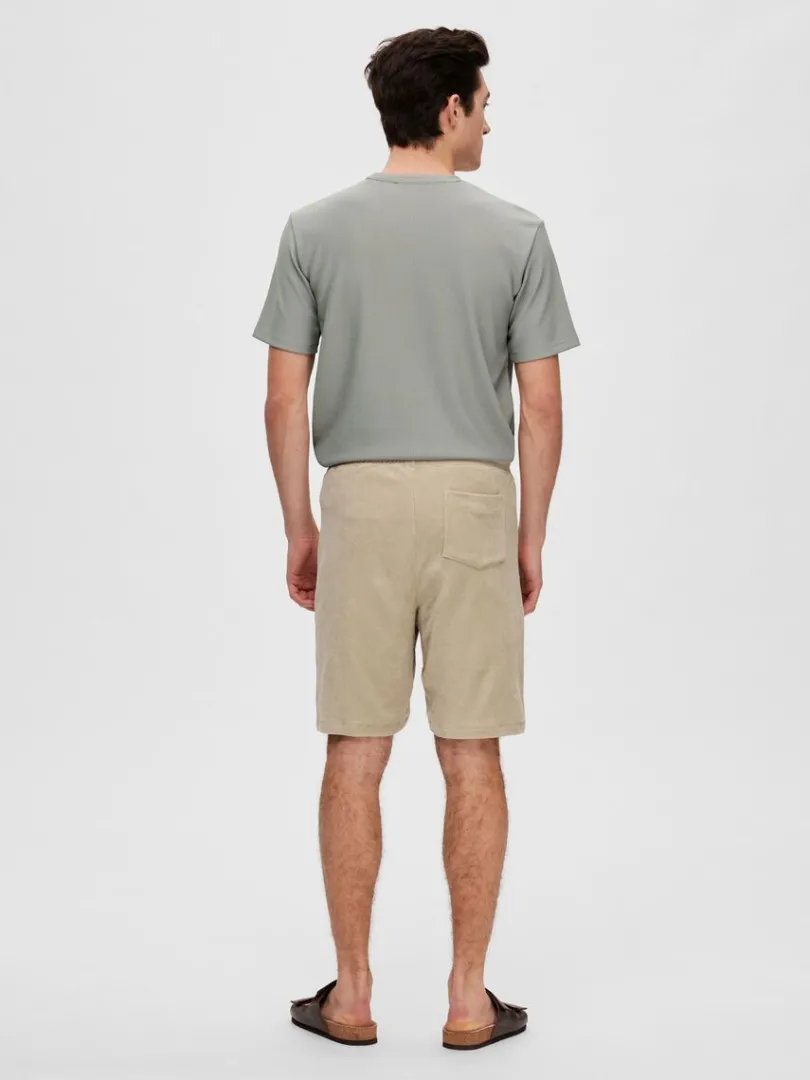 frott_shorts_1-1.webp Shorts>SELECTED FROTTÉ SHORTS Beige