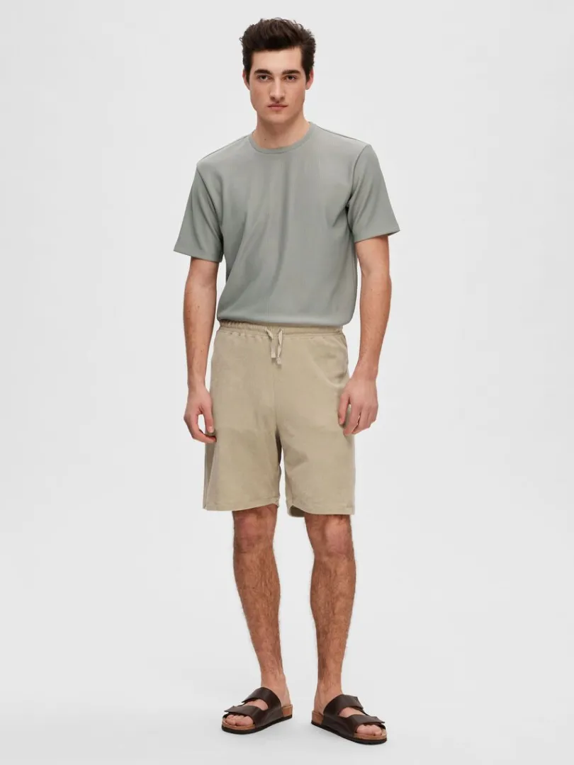 frott_shorts_2-4.webp Shorts>SELECTED FROTTÉ SHORTS Beige