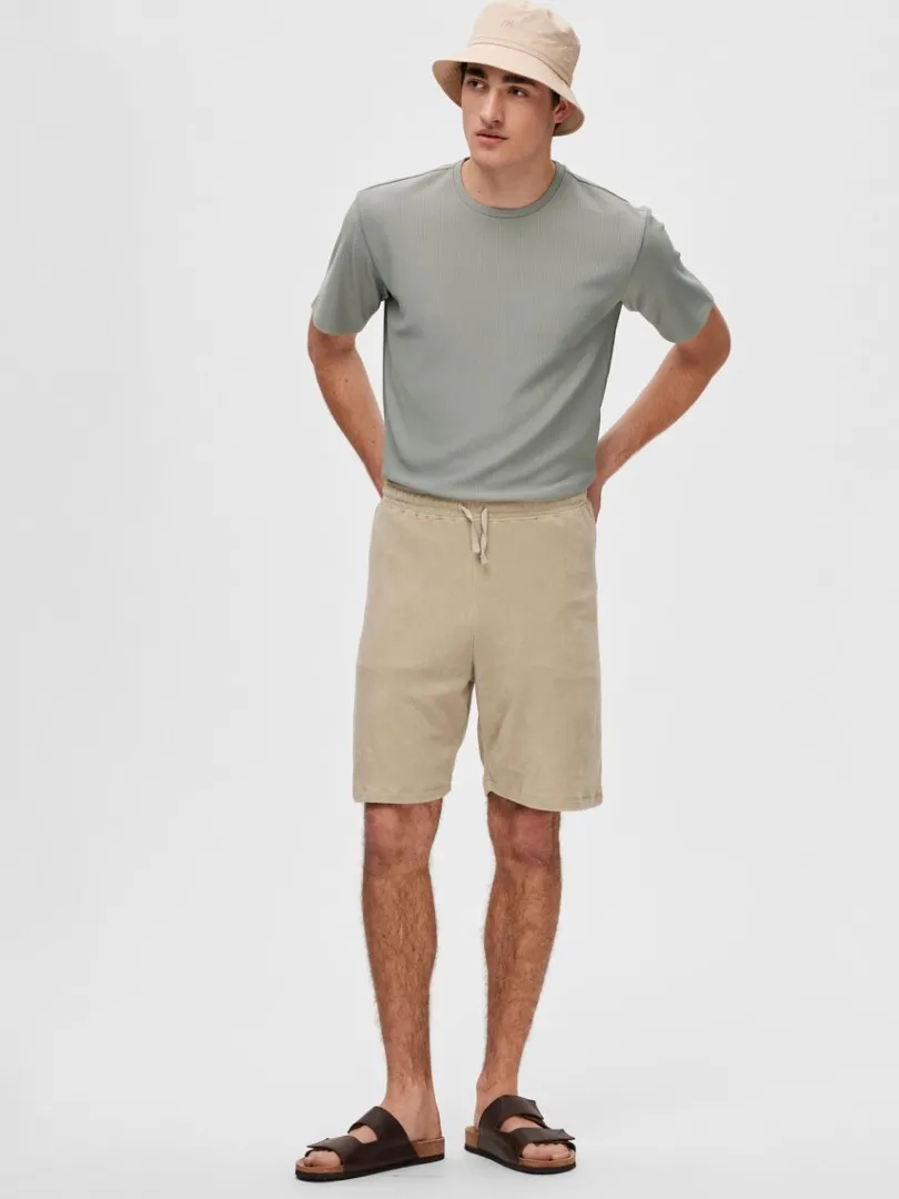 frott_shorts_3-4.webp Shorts>SELECTED FROTTÉ SHORTS Beige