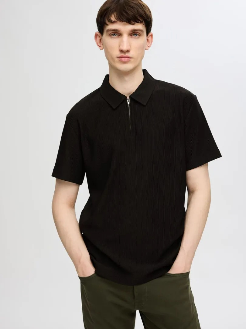 halv_lynls_pliss_polo_2-1.webp Poloer>SELECTED HALV LYNLÅS PLISSÉ POLO Black