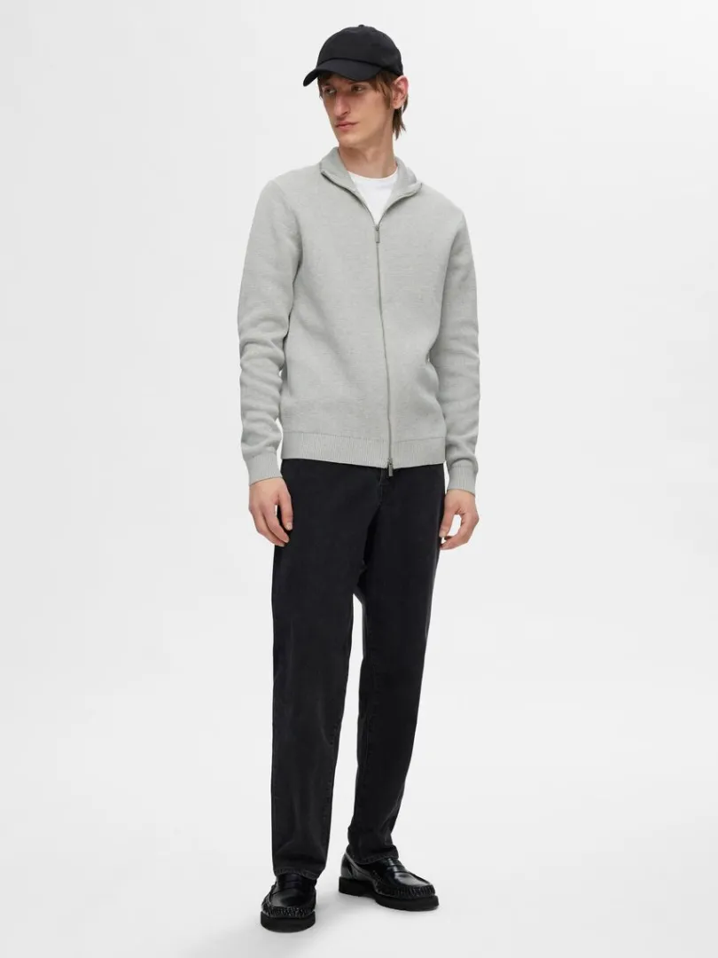hj_hals_med_lynls_strikke_1.webp Strik>SELECTED HØJ HALS MED LYNLÅS STRIKKET CARDIGAN Grey