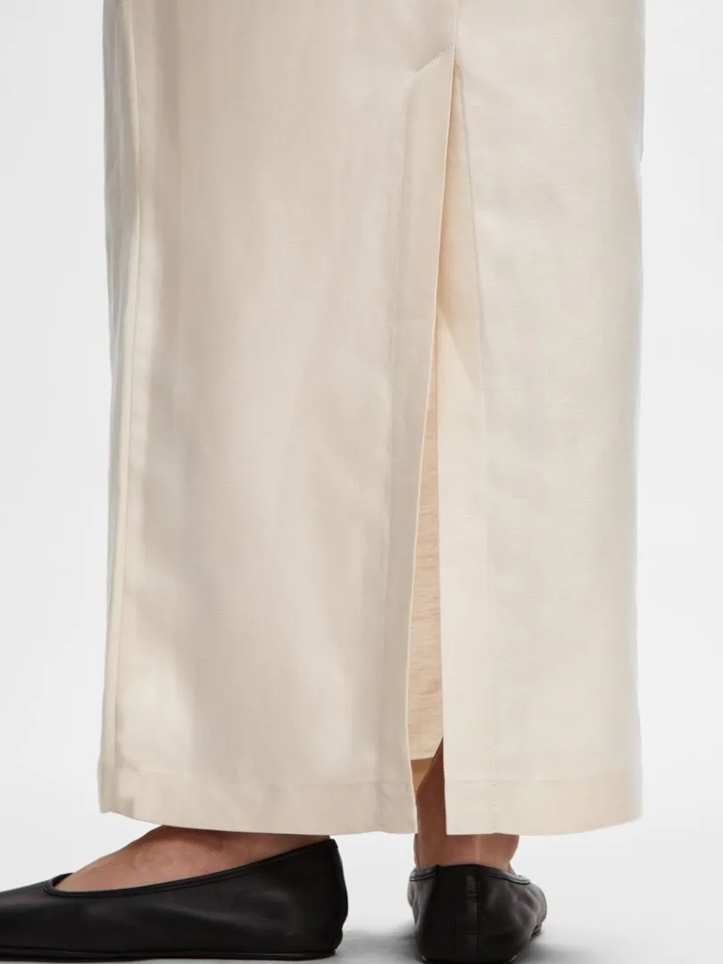 hjtaljet_maxinederdel_4-5.webp Nederdele>SELECTED HØJTALJET MAXINEDERDEL Beige