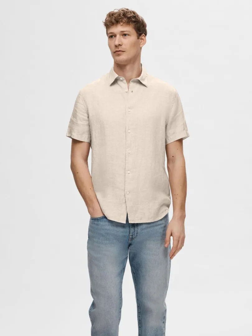 hr_kortrmet_skjorte_0.webp Skjorter>SELECTED 100% HØR KORTÆRMET SKJORTE Beige