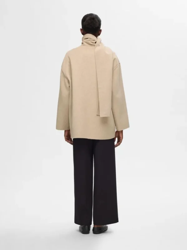 Overtøj>SELECTED INDBYGGET HALSTØRKLÆDE JAKKE Beige
