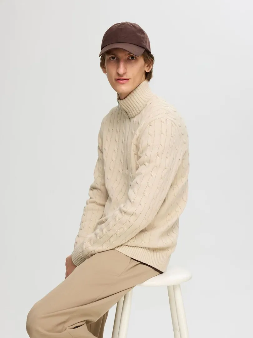 kabelstrik_striktrje_2-3.webp Strik>SELECTED KABELSTRIK STRIKTRØJE Beige