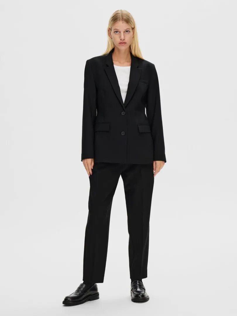 klassisk_enkeltradet_blaz_1-1.webp Jakkesæt & Blazers>SELECTED KLASSISK ENKELTRADET BLAZER Black