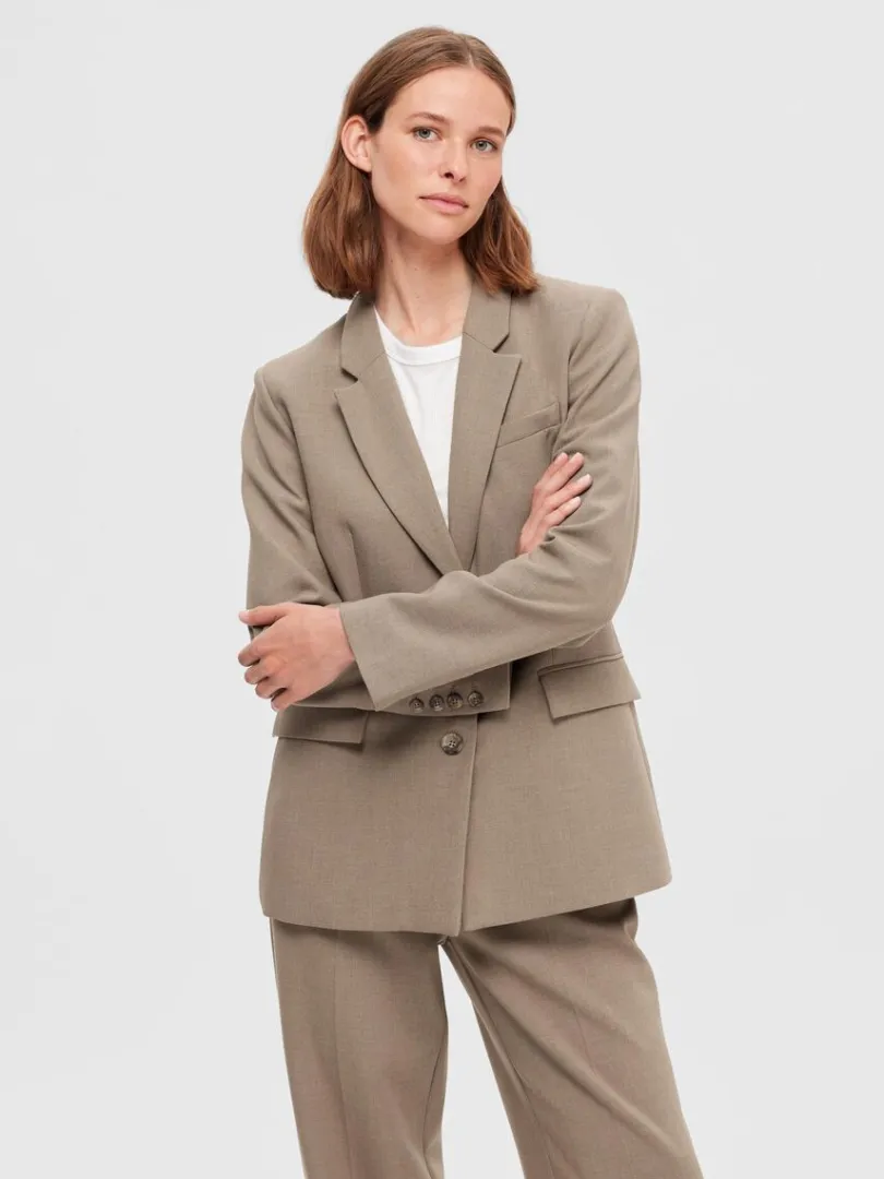klassisk_enkeltradet_blaz_2.webp Jakkesæt & Blazers>SELECTED KLASSISK ENKELTRADET BLAZER Brown