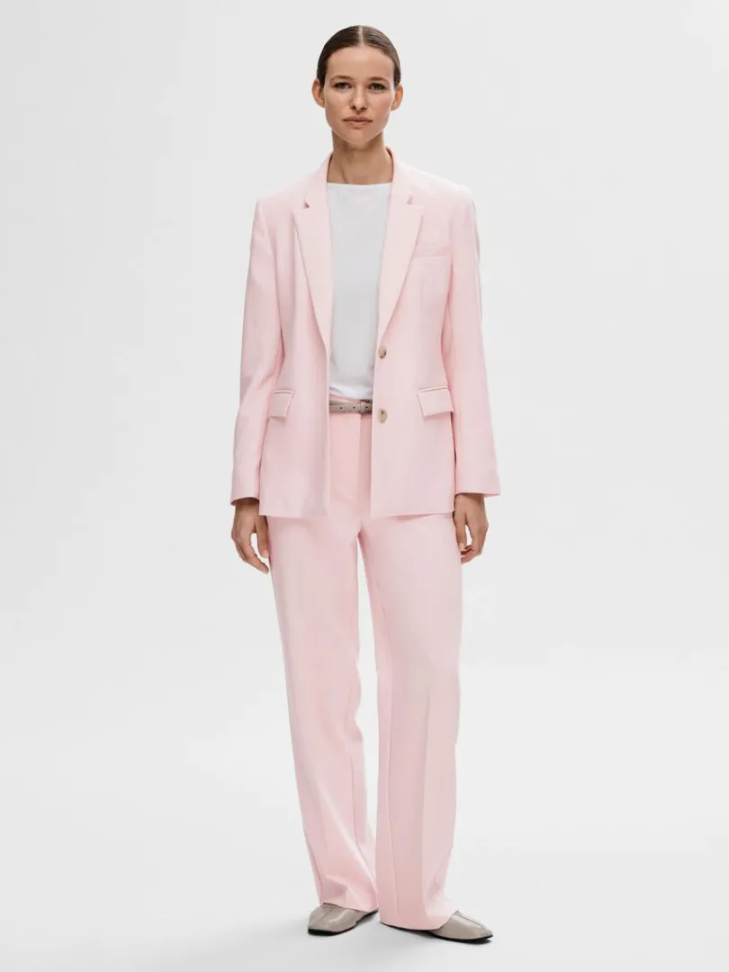 klassisk_fit_enkeltradet__1.webp Jakkesæt & Blazers>SELECTED KLASSISK FIT ENKELTRADET BLAZER Pink