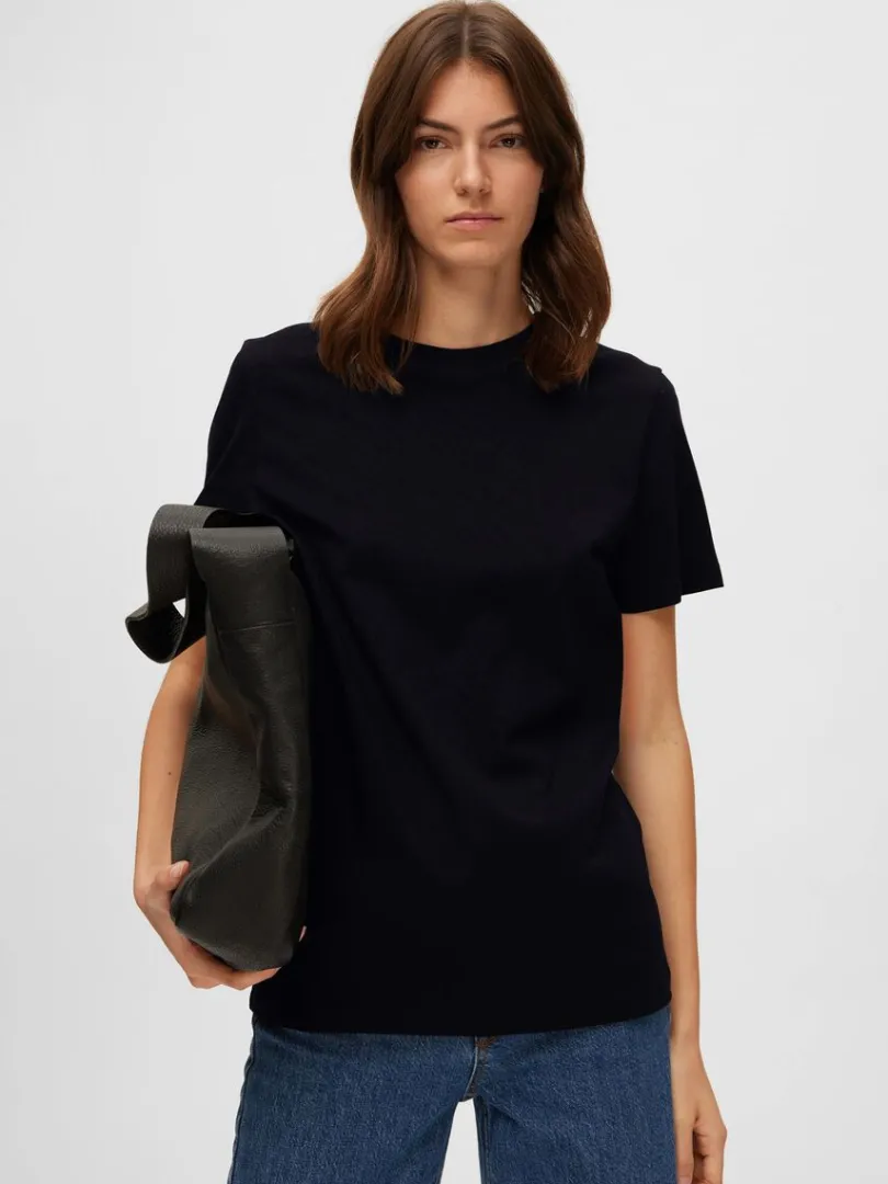 klassisk_tshirt_2-2.webp T-shirts>SELECTED KLASSISK T-SHIRT Black