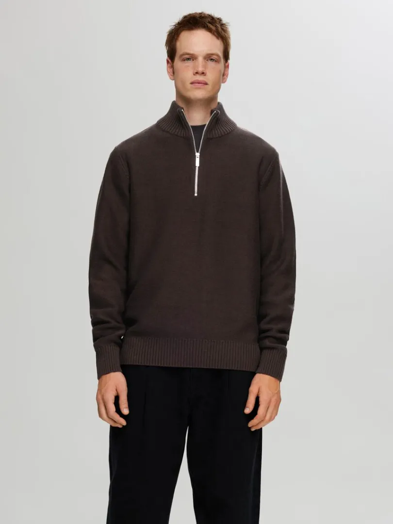 kort_lynls_pullover_0-10.webp Strik>SELECTED KORT LYNLÅS PULLOVER Brown